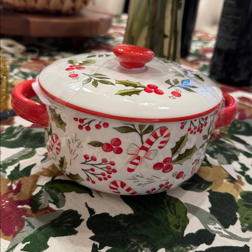 Grace Pantry Holiday Christmas Covered Lidded Serving Dish Holly Berry NEW!